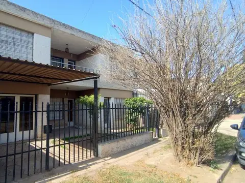 VENTA CASA 6 DORMITORIOS 2 COCHERAS LOS PARAISOS