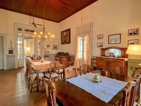Casa en venta - 8 Dormitorios 4 Baños - 2.920Mts2 - Quequén, Necochea