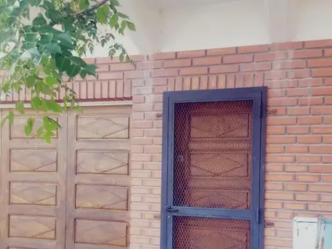 Casa 6 ambientes con 2 baños