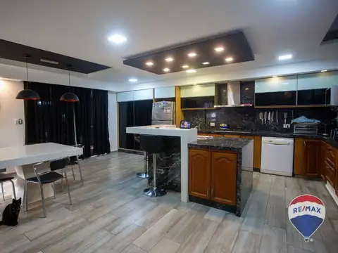VENTA CASA 5 AMBIENTES ADROGUE CON QUINCO Y PILETA