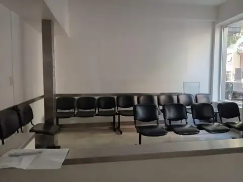 Oficina 22 ambientes con 20 baños