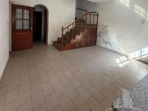 Casa en Alquiler con 1 cochera