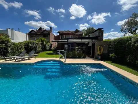 Casa en Venta con 2 cocheras