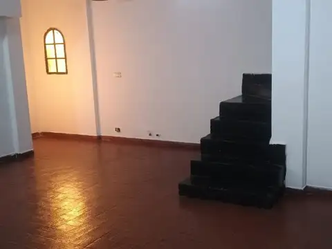 Depto Tipo Casa en Alquiler en Loma Hermosa, $ 650.000