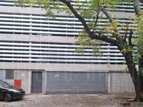 VENTA DE COMODA COCHERA EN SEGUNDO PISO EN QUILMES CENTRO.