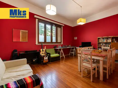 Amplio PH de 4 ambientes con cochera, patio, parrilla y terraza propia con gran potencial sin e...