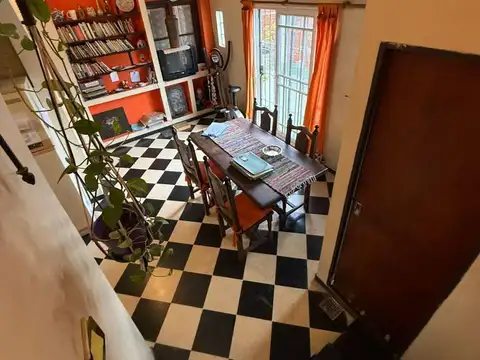 Depto Tipo Casa 4 ambientes con 2 baños