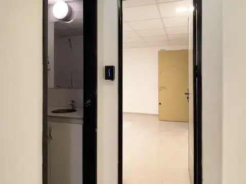 Venta Oficina doble Torre Libertad 18 de julio, Centro
