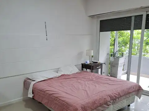 VENTA MONO AMB EN ABASTO MODERNO LUMINSO CON PILETA DIVINO 