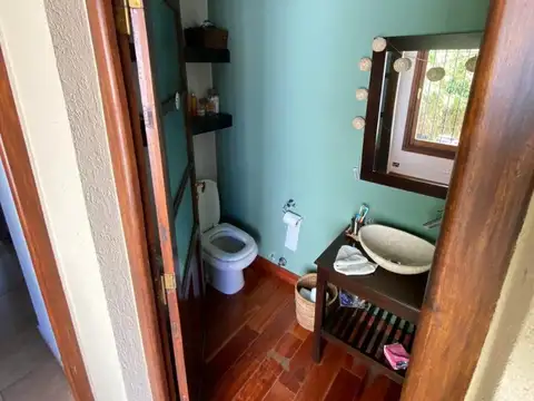 Casa 4 ambientes con 2 baños