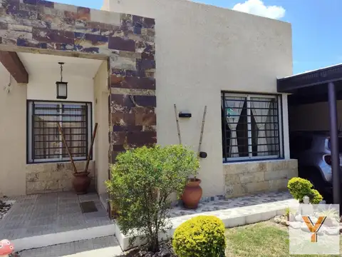 Casa en venta - 2 Dormitorios 3 Baños - La Rioja