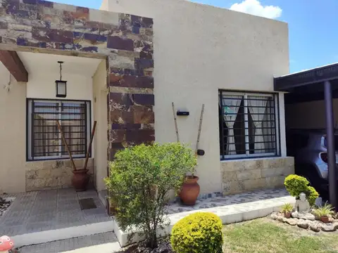 Casa en venta - 2 Dormitorios 3 Baños - La Rioja