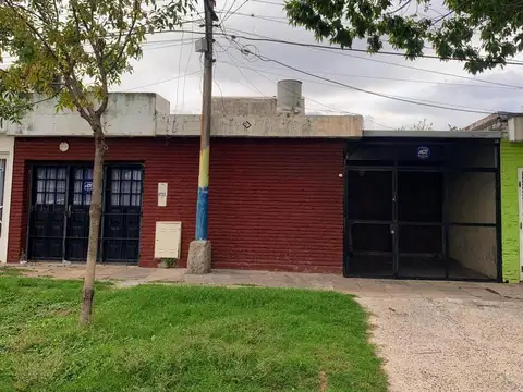 Casa 3 dormitorios con doble cochera y patio. Grandoli, Rosario