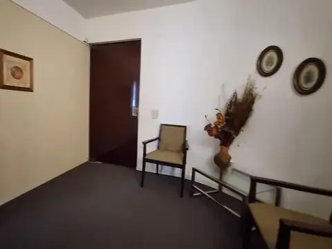 Oficina en Alquiler con 1 cochera