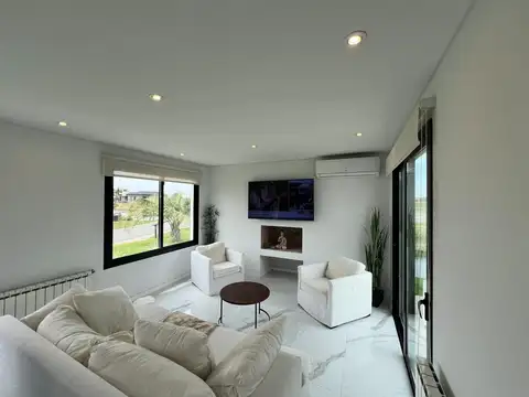 Casa 6 ambientes con 3 baños