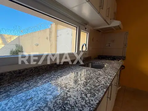 Depto Tipo Casa en Alquiler con 1 cocheras