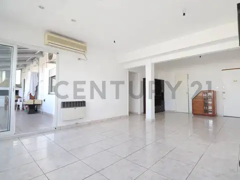 VENTA 6 AMB CON TERRAZA Y PARRILLA EN CABALLITO