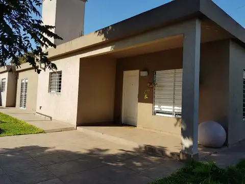 CASA 3 AMBIENTES EN VENTA MORENO PATIO LOTE PROPIO