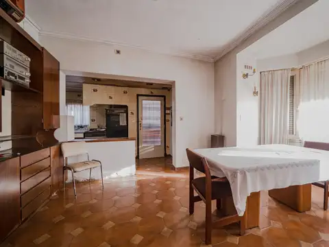 Casa en Venta con 4 cocheras
