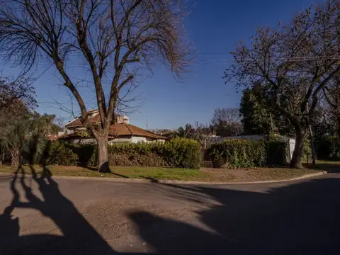 VENTA CASA VILLA ADELINA 8 AMBIENTES PERMUTA