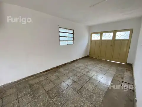 Casa 6 ambientes con 1 baño