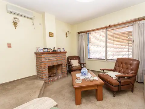 Casa 5 ambientes con 2 baños