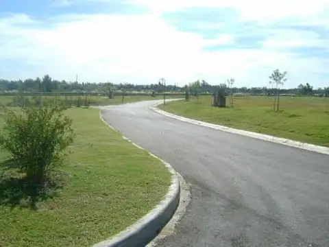 Lote en Venta a la laguna - Barrio Parque Náutico El Cazal
