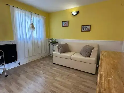 Venta. Casa 4 ambientes, excelente estado.