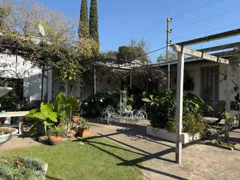 Casa en venta con parque en Alvear, Santa Fe.