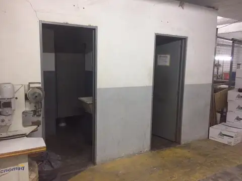 EXCELENTE GALPON EN 2 PLANTAS CON ENTREPISO CON OFICINAS Y MONTACARGA