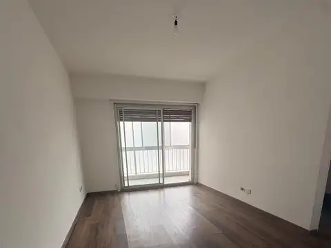 3 ambientes con dos baños con balcón cubierto