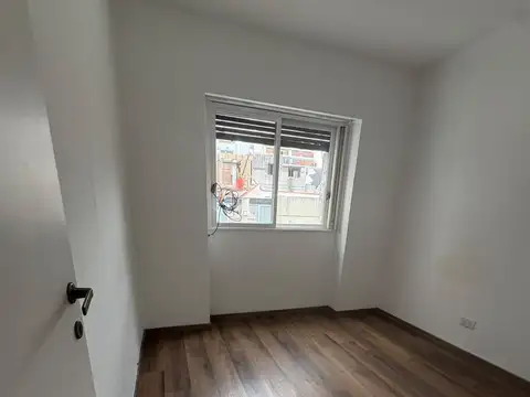 3 ambientes con dos baños con balcón cubierto