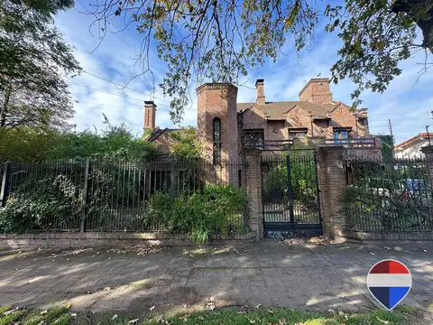 CASA EN VENTA 6 AMBIENTES MONTE GRANDE CENTRO  