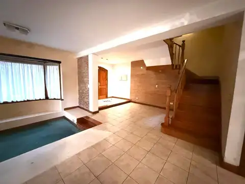 Casa en Alquiler en La Lucila, USD 3.500