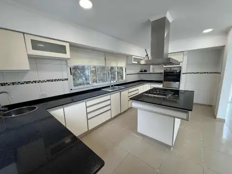 CASA VENTA 5 AMBIENTES VILLAGE DEL PARQUE