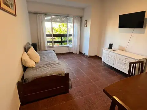 ALQUILER ANUAL EN MIRAMAR ZONA CENTRICA 