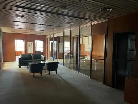 Oficina en Venta con 12 cocheras