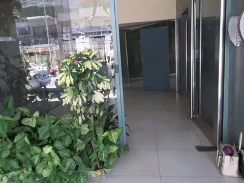 EXCELENTE SEMIPISO DE 60 M. CONTRAFRENTE, PULMON, COCHERA.