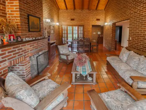 Casa 4 dormi c/ quincho POSIBLE APTO BANCO