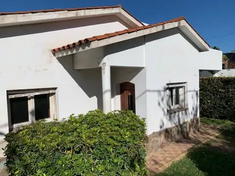 Casa en venta esquina céntrica en Santa Fe y Candelaria - Funes