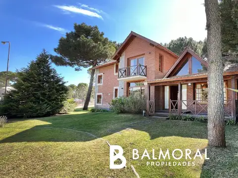 Chalet tradicional en Pinamar Norte - Acceso a Bosques