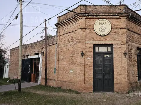 Local con Duplex Y Patio En Venta