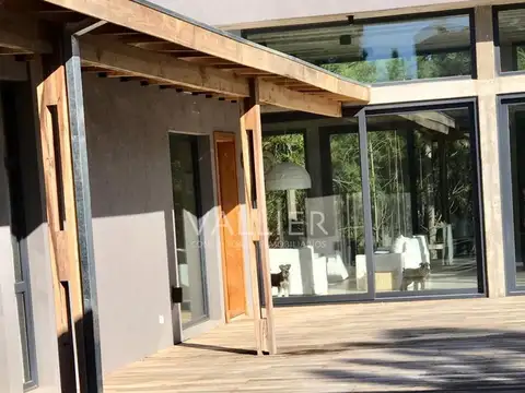 Casa 5 ambientes con 4 baños