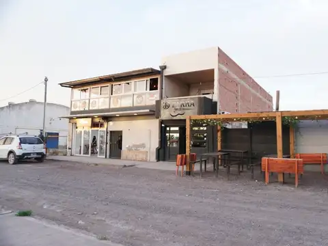 Venta Vivienda + Locales Comerciales + Bar equipad