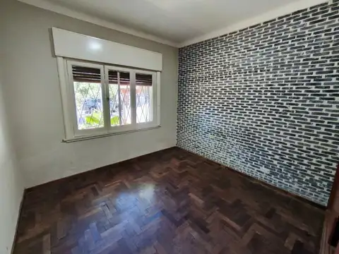 Casa 3 ambiente en Monte Grande con Jardin Amplio