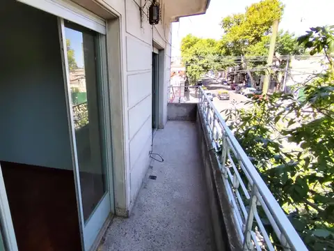 Laguna 1300, Piso 1