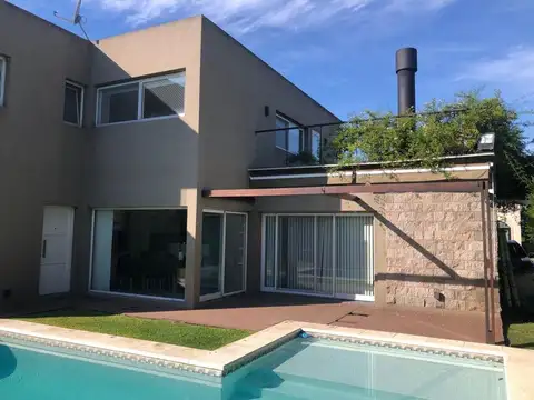 Avenida Caseros  al 1700