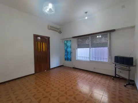 Alquiler PH interno 2 ambientes muy amplio. Moron Sur