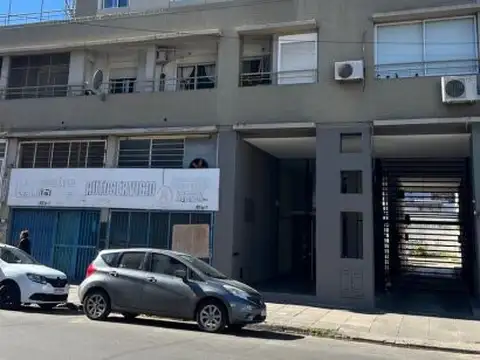 Balcón al frente, 3 amb. Apto Profesional y/o Vivienda