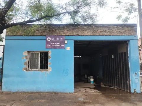 Importante Galpón con posibilidad de oficinas y/o salón. A metros de Segui y Avellaneda. Scola Inm.